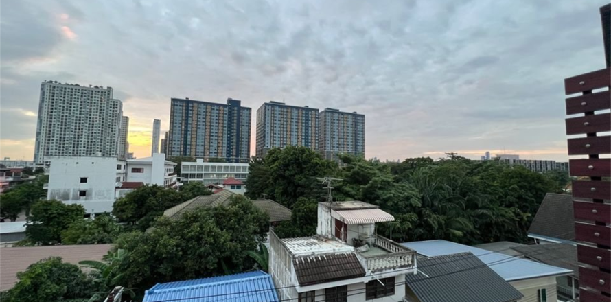Adosado de 3 dormitorios en Bangkok, Tailandia № 189603