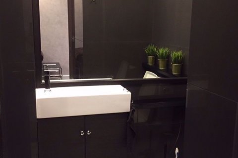 Condominio de 1 dormitorio en Khlong Toei, Bangkok, Tailandia № 47945 - foto 12