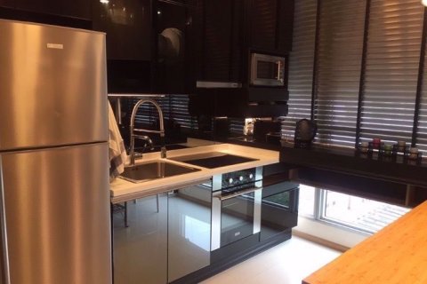 Condominio de 1 dormitorio en Khlong Toei, Bangkok, Tailandia № 47945 - foto 5