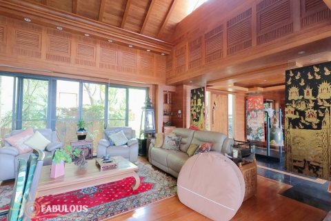 Villa in Kata, Thailand 4 bedrooms № 179804 - photo 11
