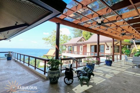 Villa in Kata, Thailand 4 bedrooms № 179804 - photo 7