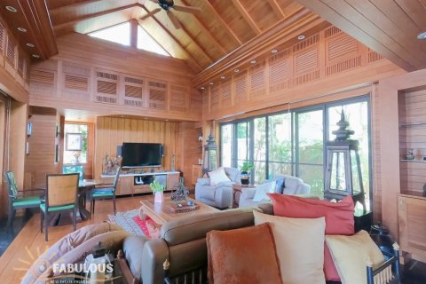 Villa in Kata, Thailand 4 bedrooms № 179804 - photo 6