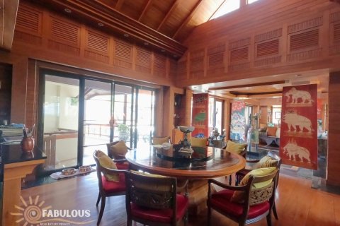 Villa in Kata, Thailand 4 bedrooms № 179804 - photo 23