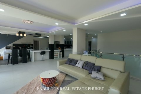 Chalet de 7 dormitorios en Kathu, Tailandia № 179799 - foto 12
