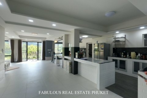 Chalet de 7 dormitorios en Kathu, Tailandia № 179799 - foto 9