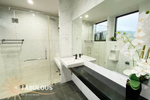 Chalet de 7 dormitorios en Kathu, Tailandia № 179799 - foto 17