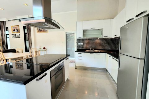 Casa de 4 dormitorios en Pattaya, Tailandia № 47443 - foto 13