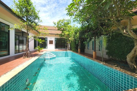 Casa de 4 dormitorios en Pattaya, Tailandia № 47443 - foto 17