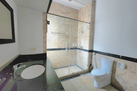 Casa de 4 dormitorios en Pattaya, Tailandia № 47443 - foto 14