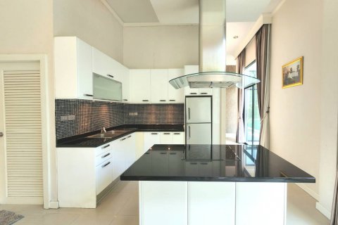Casa de 4 dormitorios en Pattaya, Tailandia № 47443 - foto 4