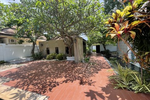 Casa de 4 dormitorios en Pattaya, Tailandia № 47443 - foto 15