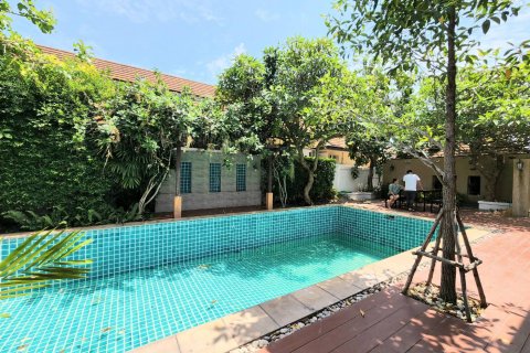 Casa de 4 dormitorios en Pattaya, Tailandia № 47443 - foto 2