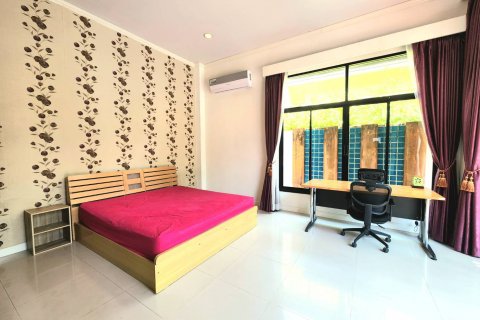 Casa de 4 dormitorios en Pattaya, Tailandia № 47443 - foto 12