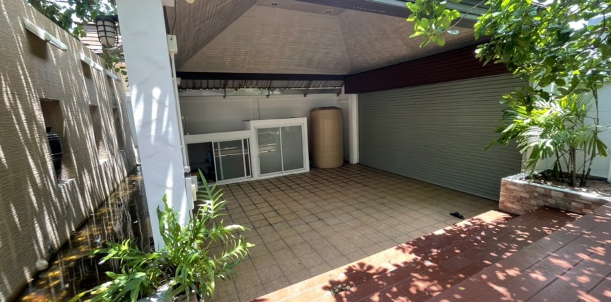 Casa de 4 dormitorios en Pattaya, Tailandia № 47443