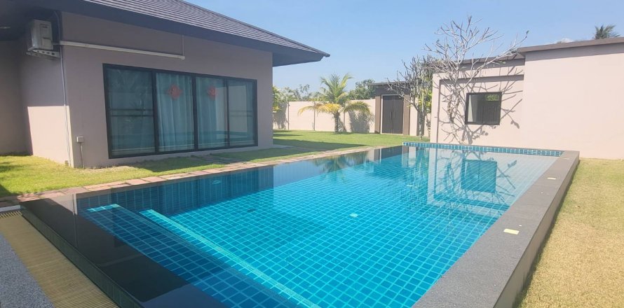 Casa de 3 dormitorios en Pattaya, Tailandia № 47442