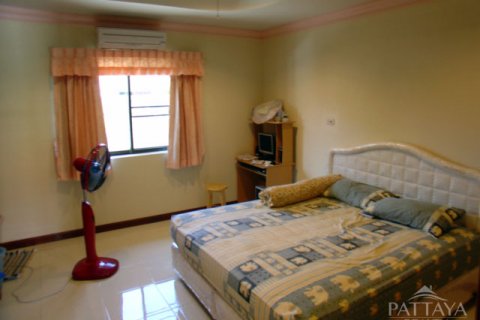 Casa de 4 dormitorios en Pattaya, Tailandia № 47445 - foto 24