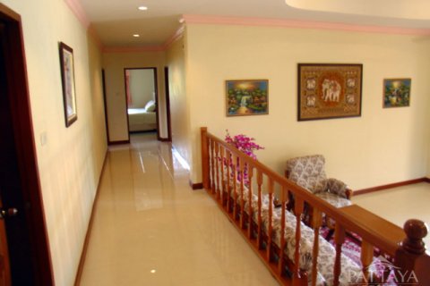 Casa de 4 dormitorios en Pattaya, Tailandia № 47445 - foto 25