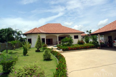 Casa de 4 dormitorios en Pattaya, Tailandia № 47445 - foto 12