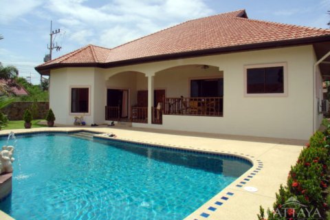 Casa de 4 dormitorios en Pattaya, Tailandia № 47445 - foto 3
