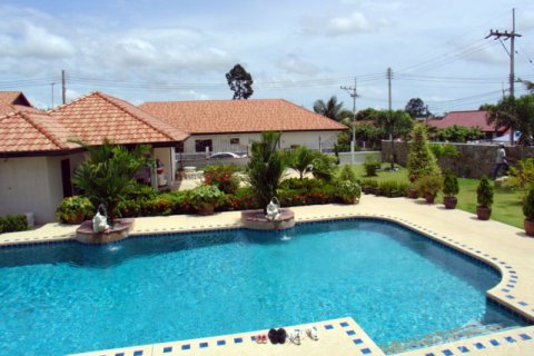 Casa de 4 dormitorios en Pattaya, Tailandia № 47445 - foto 11