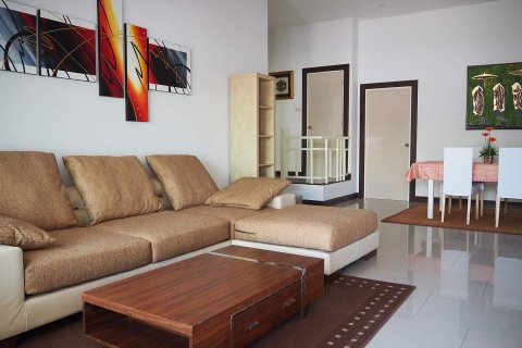 Casa de 3 dormitorios en Pattaya, Tailandia № 47444 - foto 2