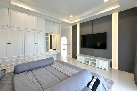 Chalet de 3 dormitorios en Pattaya, Tailandia № 134566 - foto 8