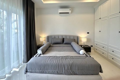 Chalet de 3 dormitorios en Pattaya, Tailandia № 134566 - foto 2