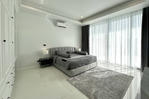 Chalet de 3 dormitorios en Pattaya, Tailandia № 134566 - foto 5