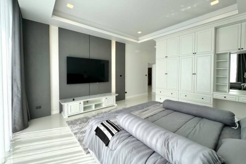 Chalet de 3 dormitorios en Pattaya, Tailandia № 134566 - foto 7