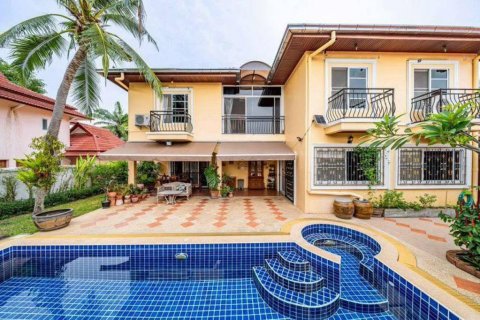 Villa in Pattaya, Thailand 6 bedrooms № 134567