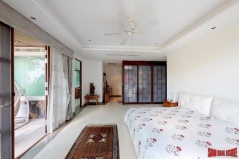 Chalet de 5 dormitorios en Kamala, Tailandia № 203225 - foto 3