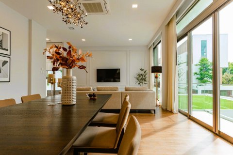 Casa de 4 dormitorios en Bangkok, Tailandia № 180474 - foto 3