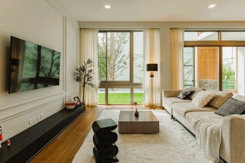 Casa de 4 dormitorios en Bangkok, Tailandia № 180474 - foto 2