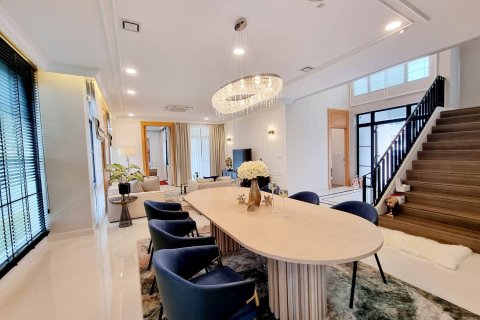 Casa de 5 dormitorios en Bangkok, Tailandia № 180476 - foto 6