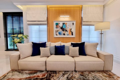 Casa de 5 dormitorios en Bangkok, Tailandia № 180476 - foto 4