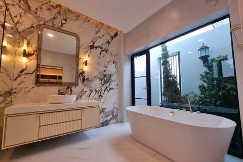 Casa de 5 dormitorios en Bangkok, Tailandia № 180476 - foto 12