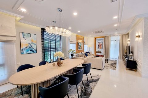 Casa de 5 dormitorios en Bangkok, Tailandia № 180476 - foto 7