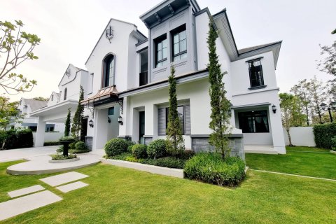 House in Bangkok, Thailand 5 bedrooms № 180476