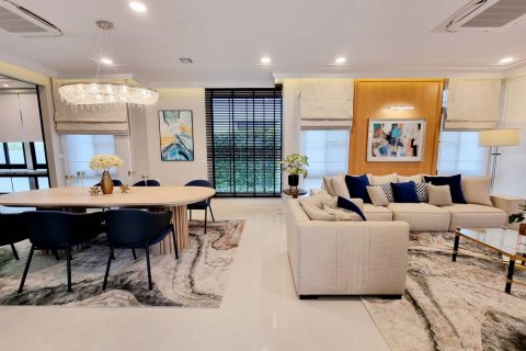 Casa de 5 dormitorios en Bangkok, Tailandia № 180476 - foto 3