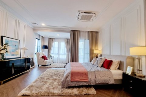Casa de 5 dormitorios en Bangkok, Tailandia № 180476 - foto 11