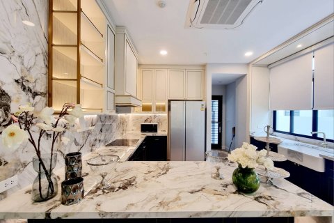 Casa de 5 dormitorios en Bangkok, Tailandia № 180476 - foto 8