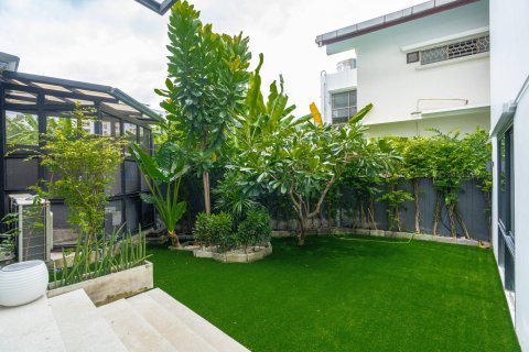 Casa de 4 dormitorios en Bangkok, Tailandia № 180475 - foto 8