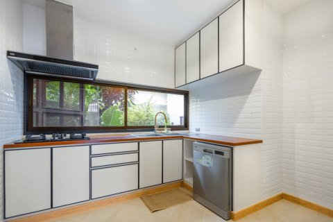 Casa de 4 dormitorios en Bangkok, Tailandia № 180475 - foto 12