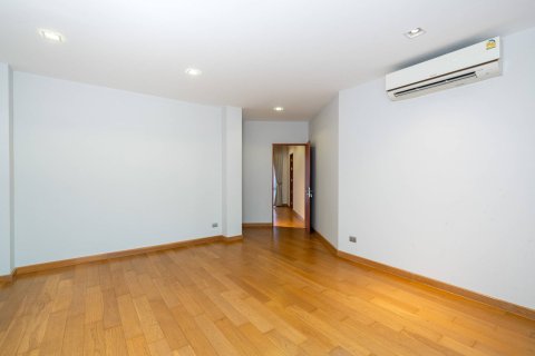 Casa de 4 dormitorios en Bangkok, Tailandia № 180475 - foto 21