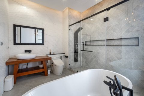 Casa de 4 dormitorios en Bangkok, Tailandia № 180475 - foto 20
