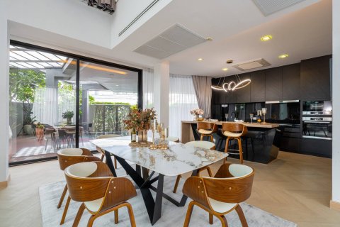 Casa de 4 dormitorios en Bangkok, Tailandia № 180475 - foto 5