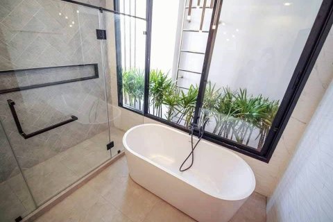 Casa de 4 dormitorios en Bangkok, Tailandia № 180475 - foto 22