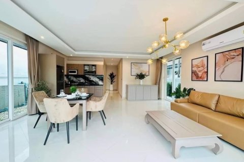 Chalet de 2 dormitorios en Pattaya, Tailandia № 157792 - foto 2