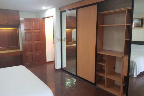 Eigentumswohnung in Watthana, Bangkok, Thailand, 3 Schlafzimmer № 200680 - Foto 11
