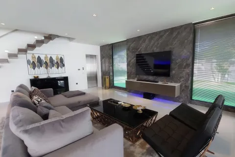 Chalet de 6 dormitorios en Pattaya, Tailandia № 155724 - foto 16